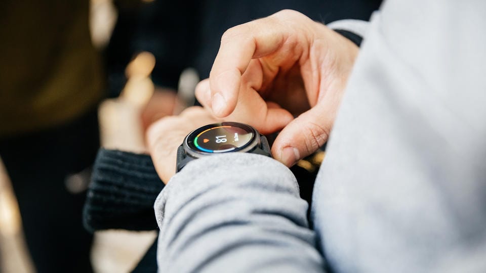 AI-powered smartwatches and fitness bands for 2025