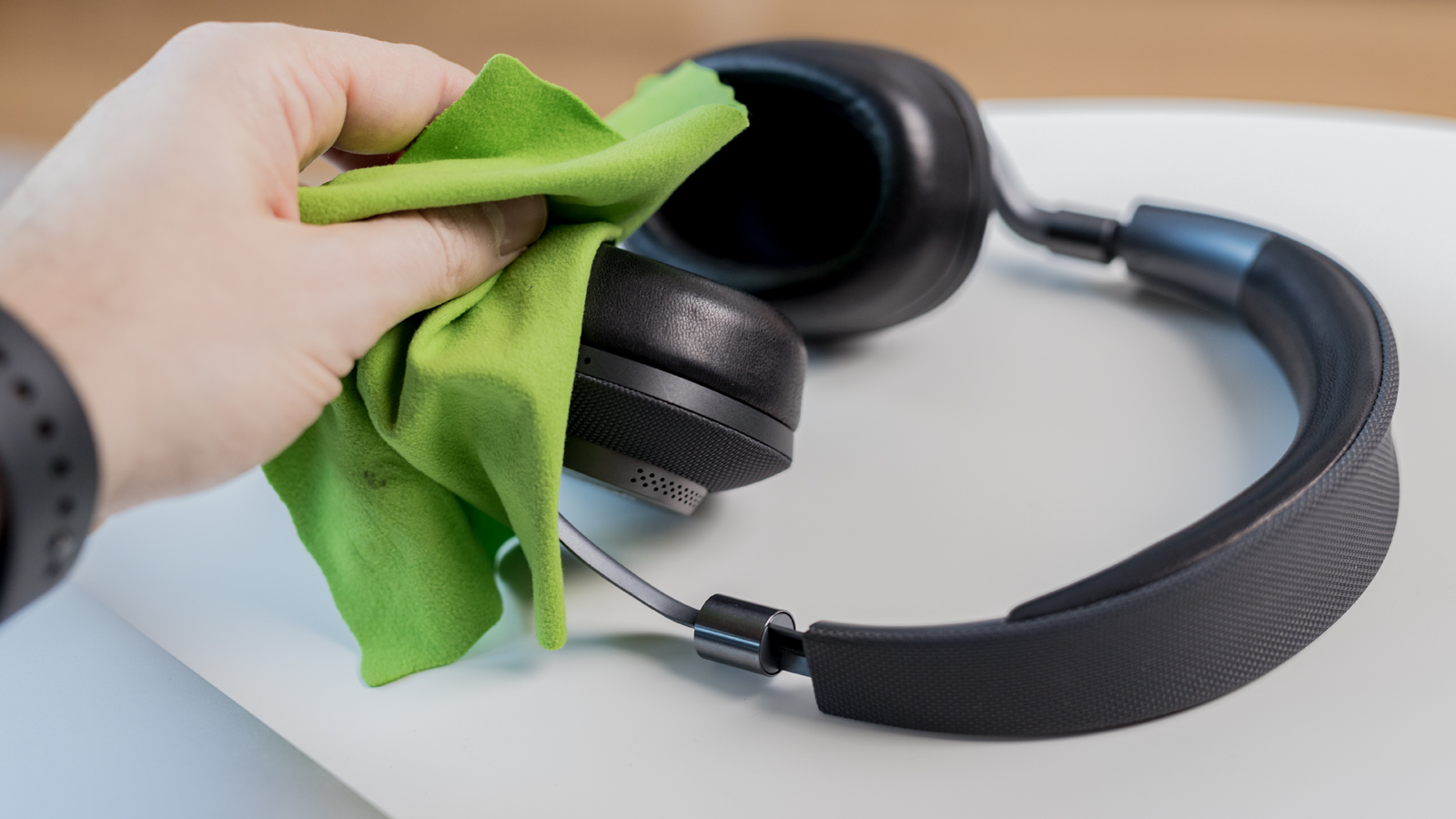 how to clean headphones